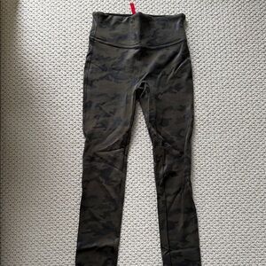 SPANX Women's Black and Green Camo Leggings